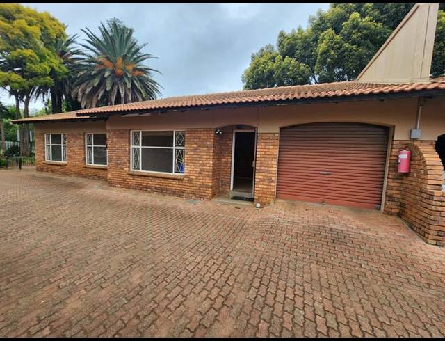 3 BEDROOM APARTMENT FOR SALE IN LYDENBURG